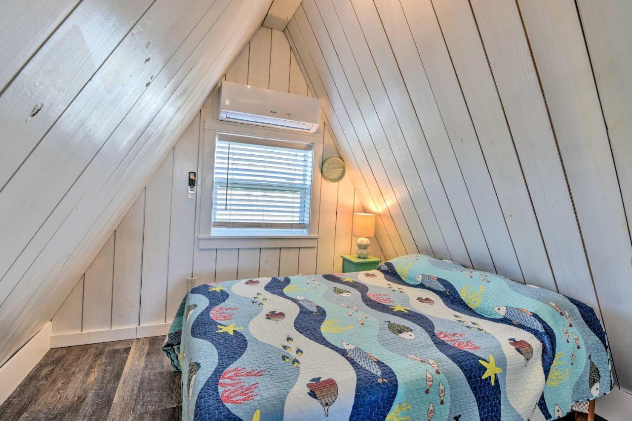 A-Frame Home With Deck - 2 Blocks To Surfside Beach! Esterno foto